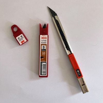 কেনা কাটিং পারফরম্যান্সের জন্য SK2 উচ্চ কার্বন স্টিল দিয়ে তৈরি 0.38 মিমি পুরু 9 মিমি কাটার ব্লেড অনলাইনে উৎপাদন