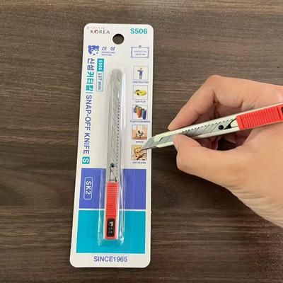 কেনা রুপালী ইস্পাত ব্লেড এবং লাল লেজ ৯মিমি ইউটিলিটি ছুরি, প্রত্যাহারযোগ্য ব্লেড এবং কার্যকারিতা সহ অনলাইনে উৎপাদন