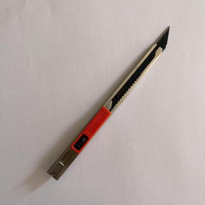 কেনা 0.38 মিমি ব্লেড বেধ উচ্চ কার্বন ইস্পাত উপাদান কাটা জন্য 9 মিমি কাটার ব্লেড পিপিএফ রিফিল ব্লেড অনলাইনে উৎপাদন