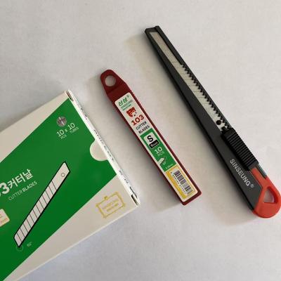 কেনা Silver 9mm Cutter Blades Made of High Carbon Steel for Precision Cutting অনলাইনে উৎপাদন