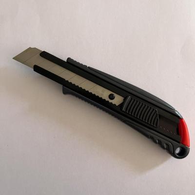 18 মিমি কাটার ছুরি ব্যবহারের উপর নির্ভর করে পরিবর্তিত হয় আপনার ব্যবসার জন্য স্থায়িত্ব এবং নির্ভরযোগ্যতা নিশ্চিত করে