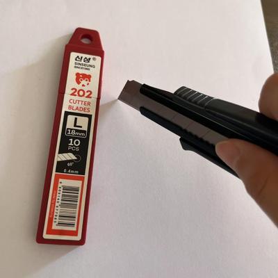 নির্ভুলতা ১৮মিমি কাটার ব্লেড, বিভিন্ন প্রতিস্থাপন ফ্রিকোয়েন্সি এবং এসকে২ উচ্চ কার্বন স্টিলের সাথে সঠিক কাটিং