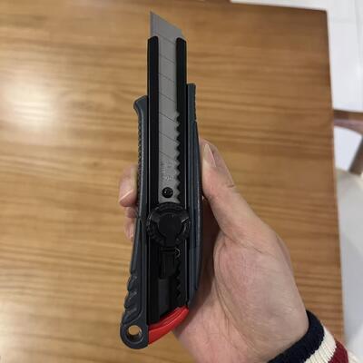 অ্যালুমিনিয়াম হ্যান্ডেল 18 মিমি ইউটিলিটি ছুরি উচ্চ কার্বন ইস্পাত ব্লেড 16045 মিমি ওয়ার্কশপ এবং নির্মাণের জন্য প্রয়োজনীয় কাটিয়া সরঞ্জাম